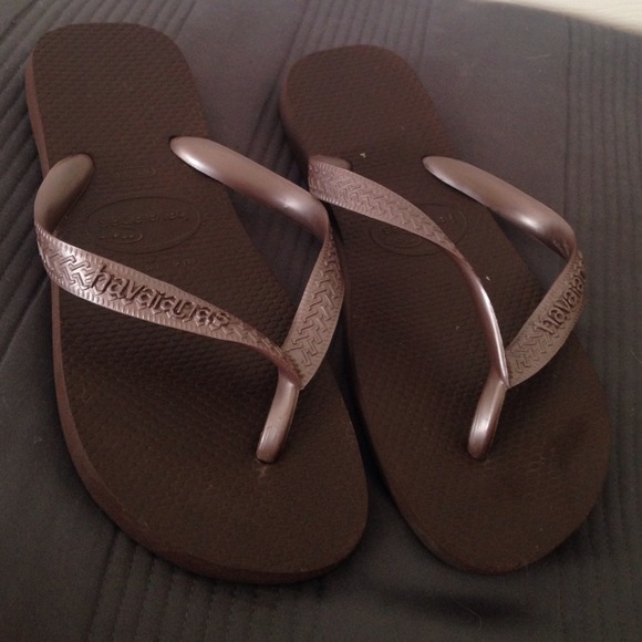 Brown Havainas flip flops