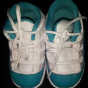 Turquoise/White Jordan's 6c (worn twice)