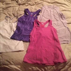 SOLD ✨Reduced✨ Bundle of 4 Nike workout tops!