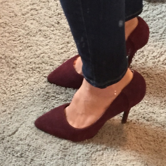 Steve Madden Suede Pumps - Picture 3 of 4