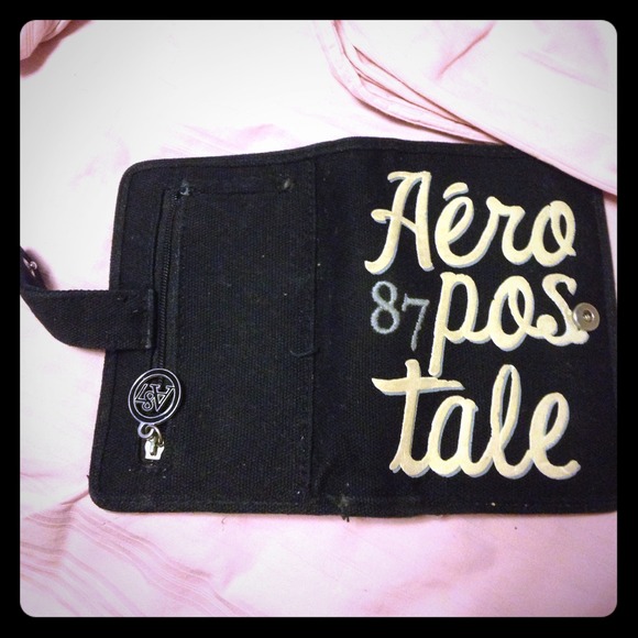 Aeropostale wallet.