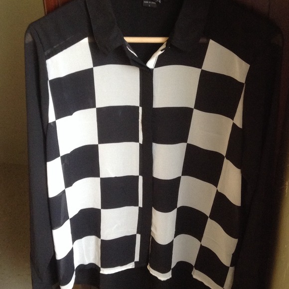 Black&white blouse/brand new no tag.