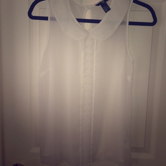 SOLD! Pretty collared tank