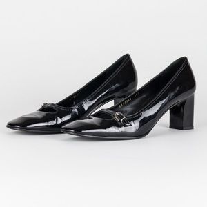 💙💖 Salvatore Ferragamo Black Patent Leather Pumps