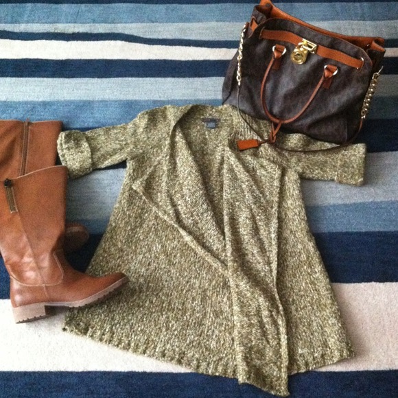 Joyce Leslie Sweaters - 💛 Olive Green 3/4 sleeved cardigan