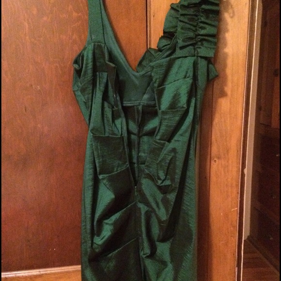 Gorgeous green holiday dress - Picture 2 of 4