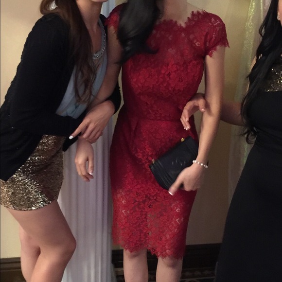 Red lace dress. - Picture 3 of 8