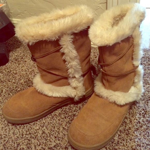 Super cozy Sonoma furry Ugg Iike boots.