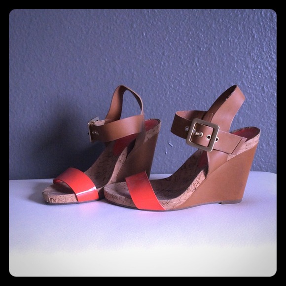 🚫 SOLD💗 BCBG Wedges cork/coral 💗 - Picture 1 of 4