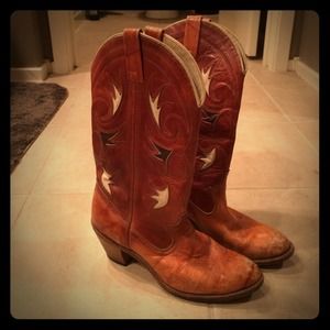 True vintage cowboy boot! Cute!