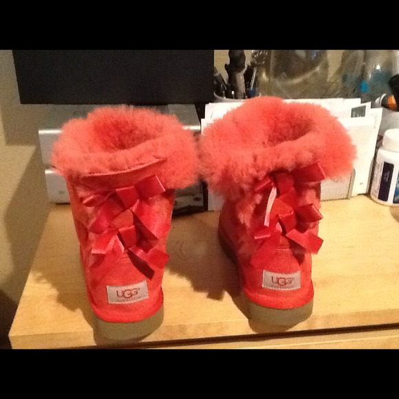 Bailey bow pink uggs size 3