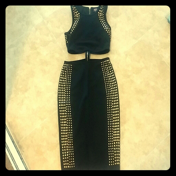 Crop-top and pencil skirt