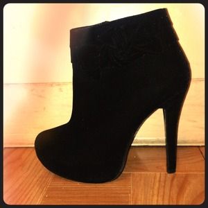 Delicacy Black Heels