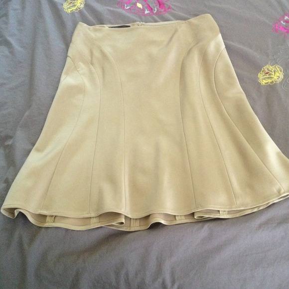BCBG gold tulip skirt! Fit & flare skirt! BNWT