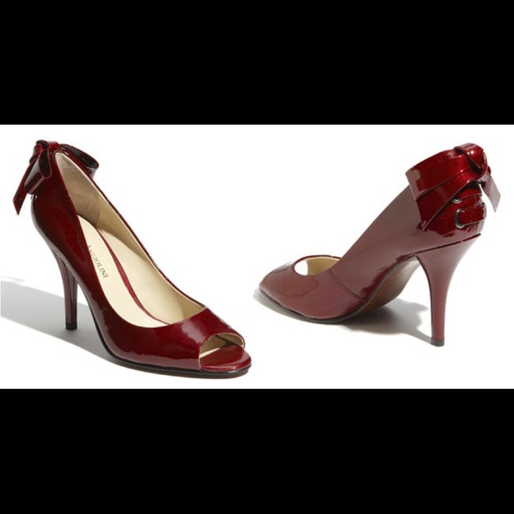 Kiss Kiss and Mistle Pump