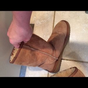 UGG Shoes - Ugg Short Chestnut size 7 UGG Shoes - Ugg Short Chestnut size 7