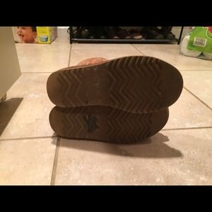 UGG Shoes - Ugg Short Chestnut size 7 UGG Shoes - Ugg Short Chestnut size 7