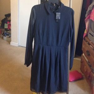 Kardashian Kollection GGT pleated dress. (Black)