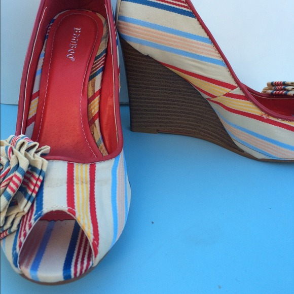 Spring peep toe wedges - Picture 2 of 5