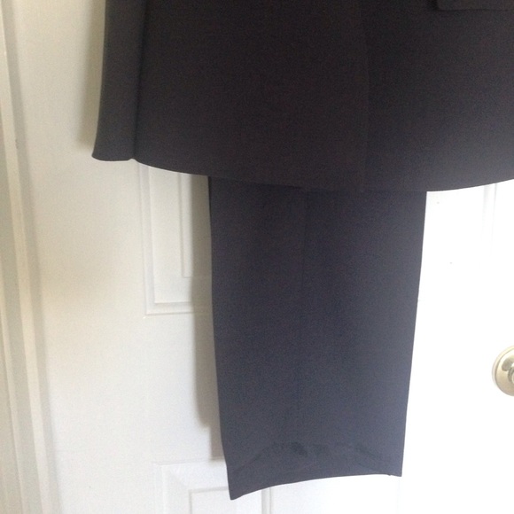 Impressive! Dark Grey Kasper Pant Suit. - Picture 4 of 4