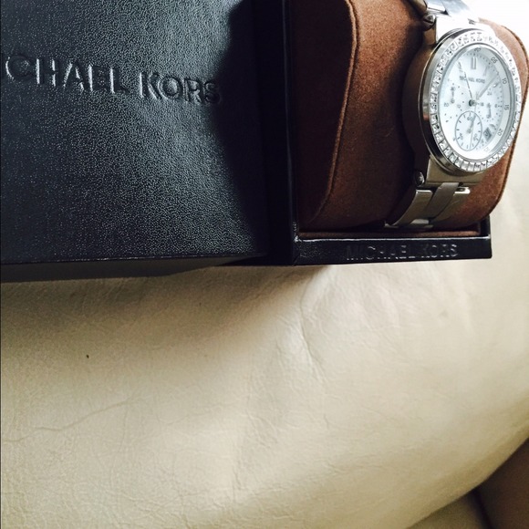 My Micheal Kors!!❤️. Great Christmas Gift❤️ - Picture 4 of 4