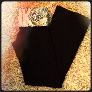 VS bootcut snakeskin yogas