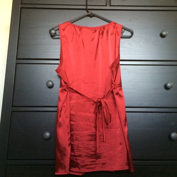 Beautiful Red Top. - Picture 3 of 3