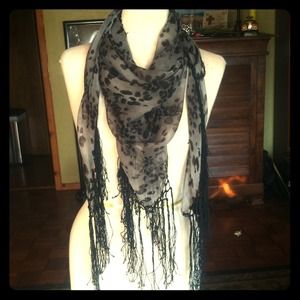 Stylish Triangle Fringed Leopard Print Scarf