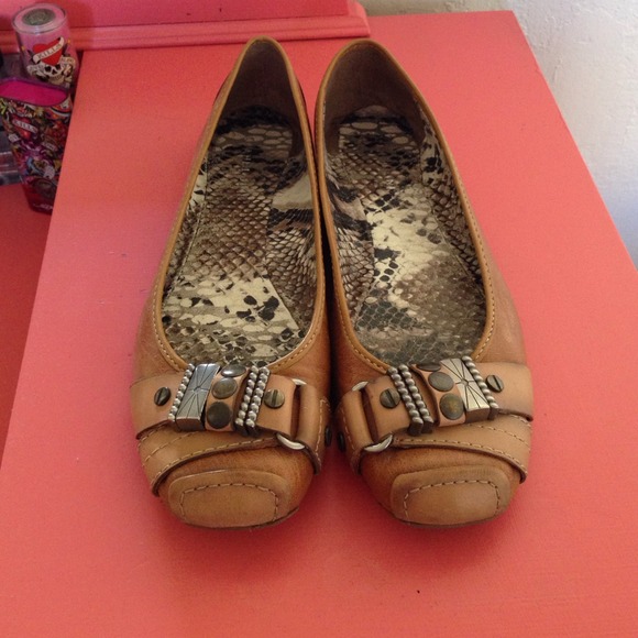 Gianni Bini Camel Flat