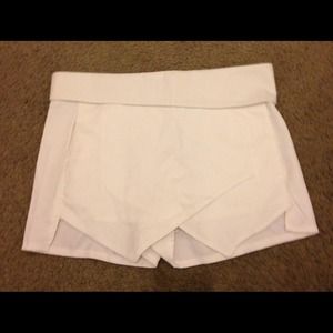 White envelope skirt/skort