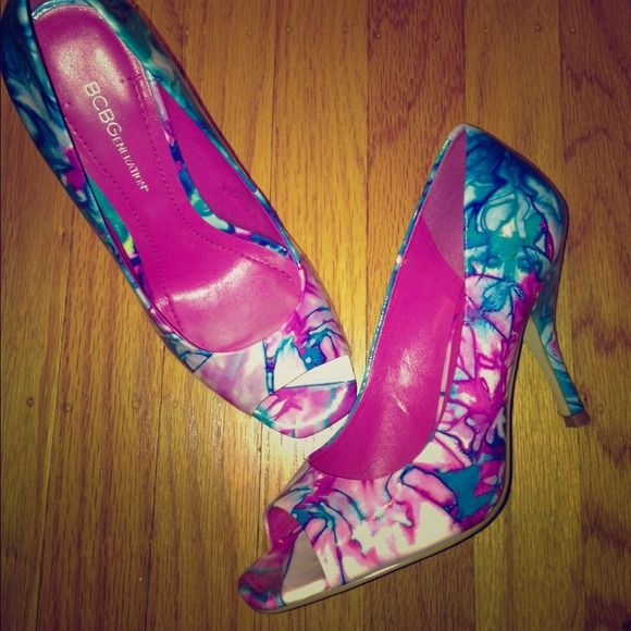 BCBGeneration Peep toe pumps