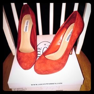 Steve Madden | Suede Coral Pumps