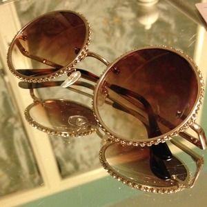 Jewel framed round sunglasses!