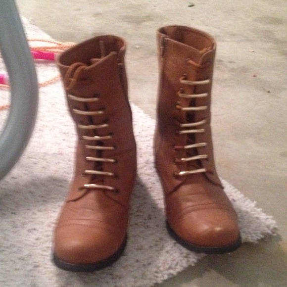Combat boots