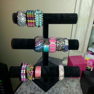 Bracelet holder 15$ firm