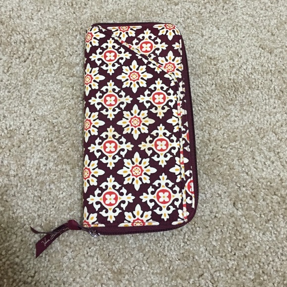 Vera Bradley Travel Wallet - Medallion