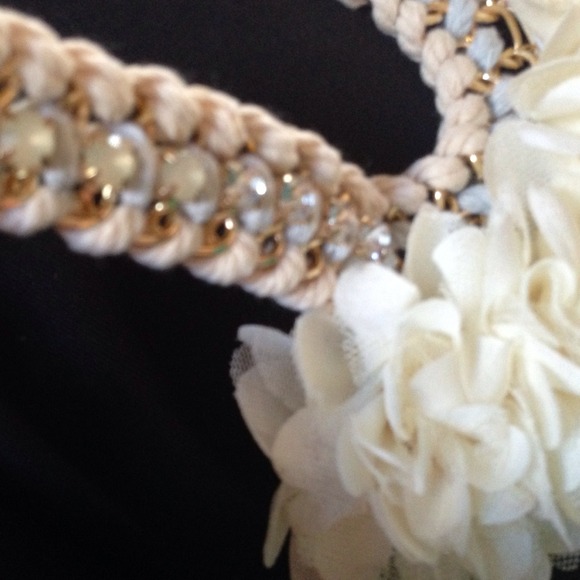 Gorgeous Statement Necklace🎀 - Picture 4 of 4