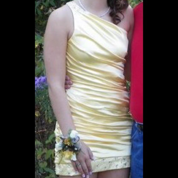 Size small yellow homecoming dress