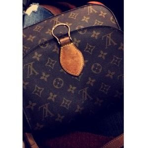 AUTH Louis Vuitton Saint Cloud