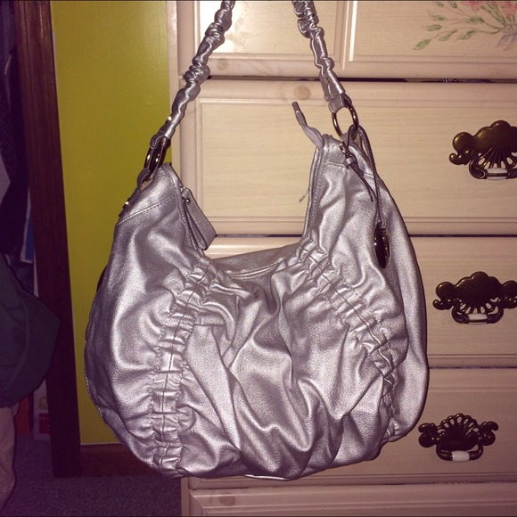 Elle Fashion Silver Purse 💙