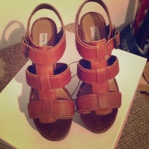 Steve Madden Wanting Platform Wedges