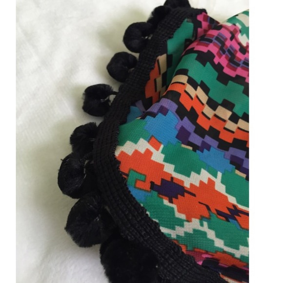 SOLD Wonderland Honolulu Pom Pom Crop Top - Picture 3 of 3