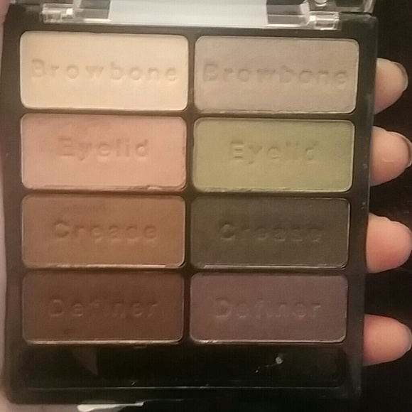 Eye shadow pallette - Picture 2 of 3