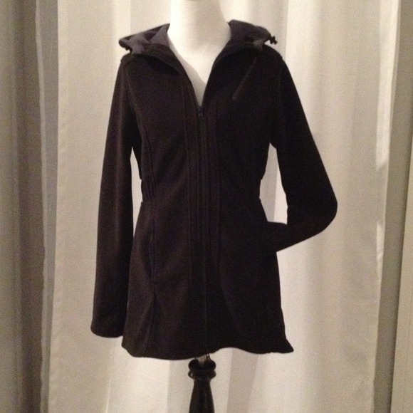 ATHLETA  warm weather jacket Size S. new