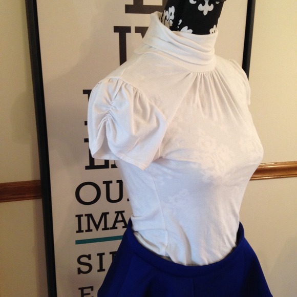 Love by design white turtleneck top size large - Picture 2 of 4