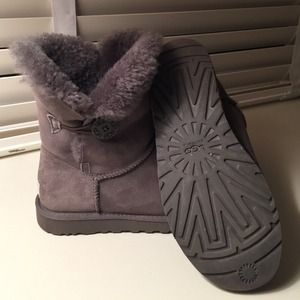 UGG Bailey Button NEW!!!