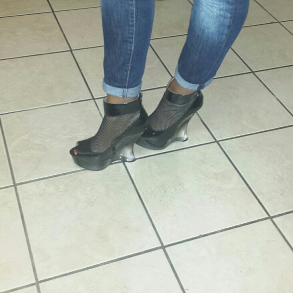 Black Heeless Wedges