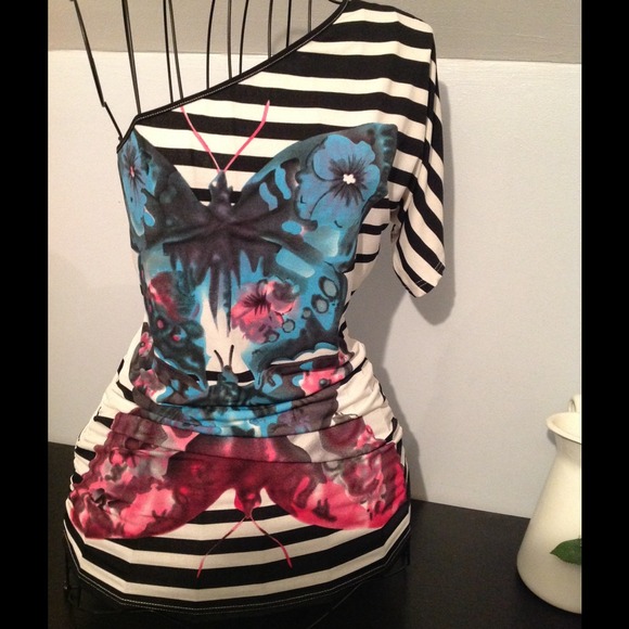 One shoulder top