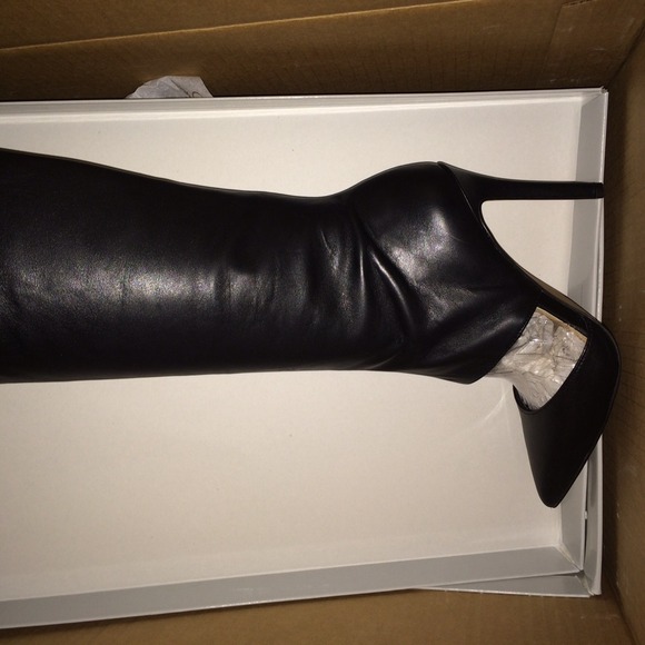 Jessica Simpson boot