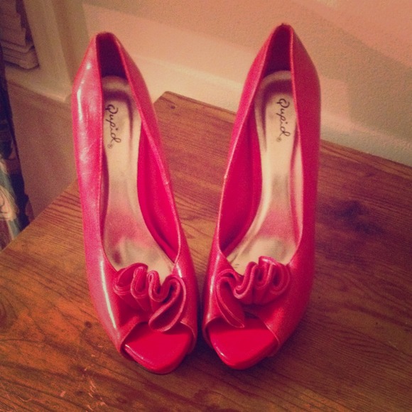 **SALE**Red ruffle heels 😍